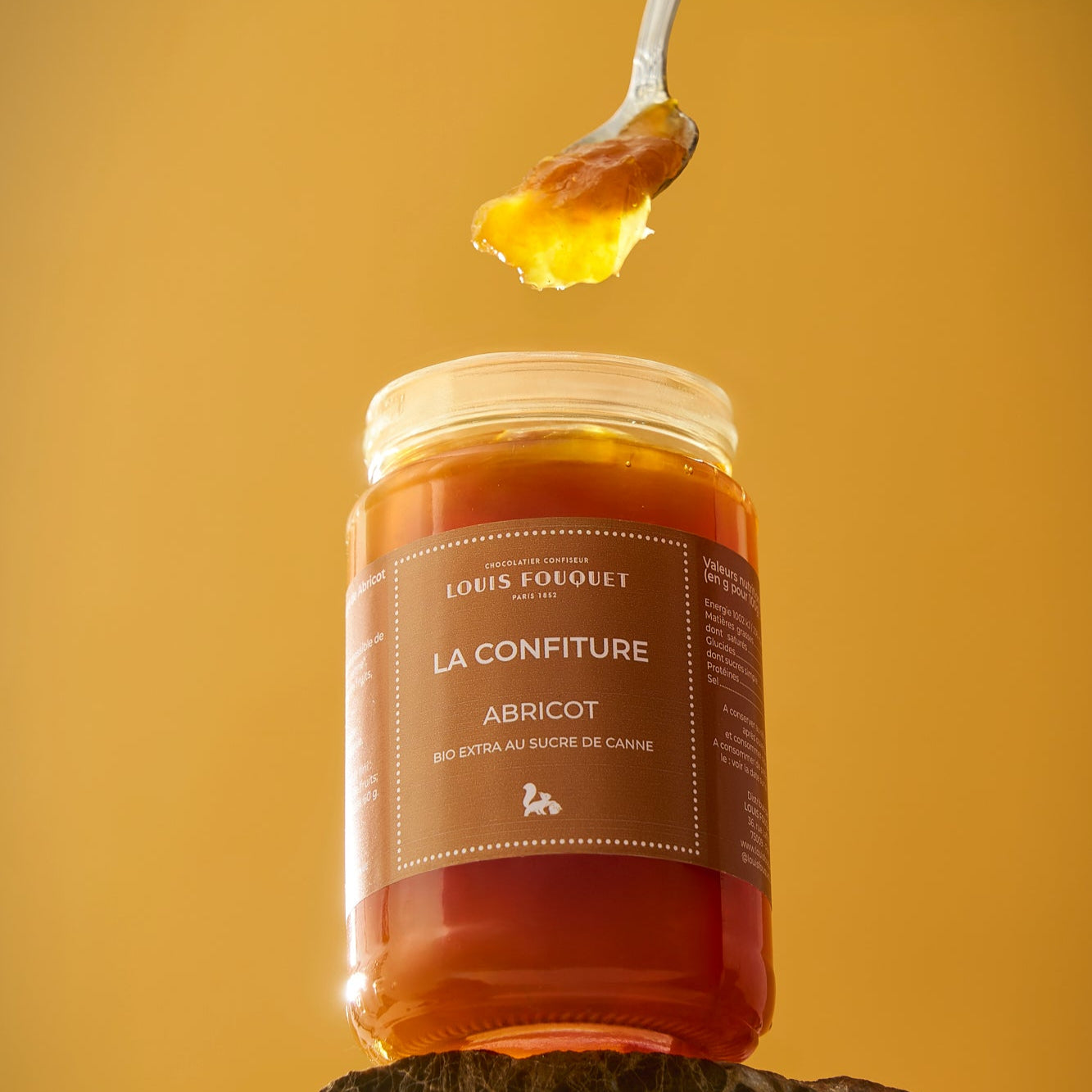 Pot de confiture à l'abricot