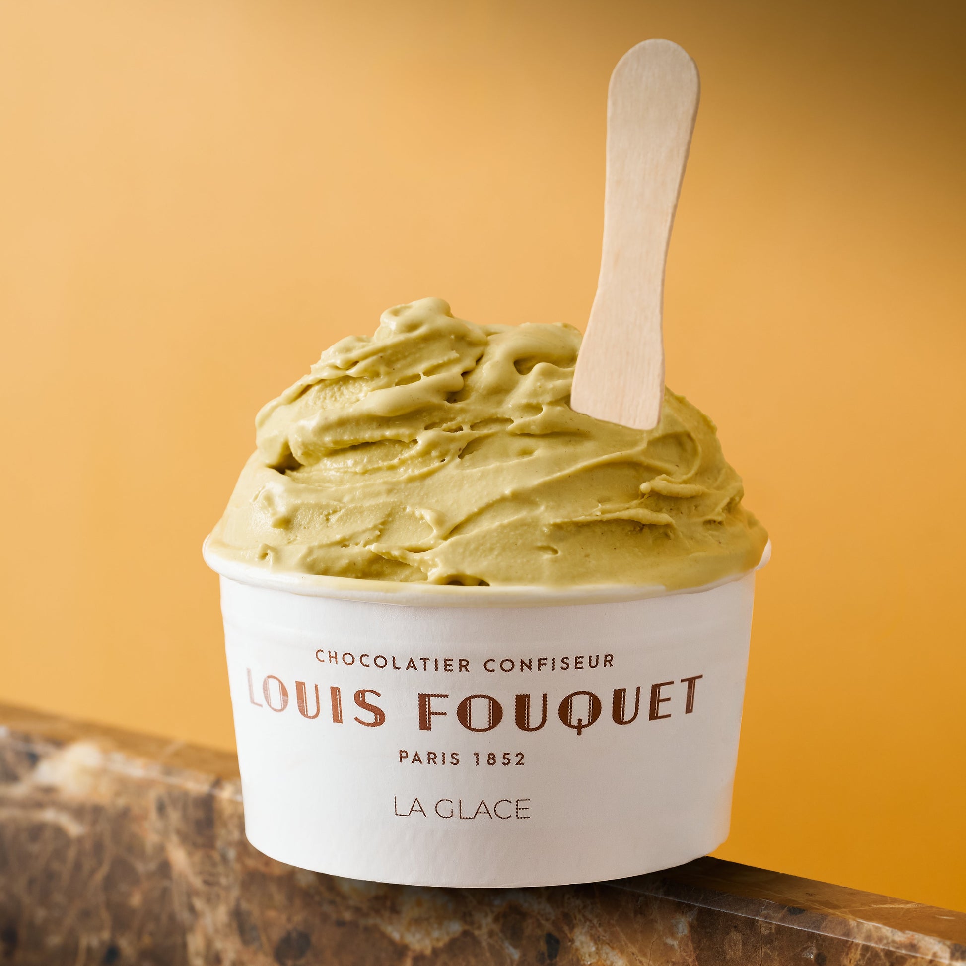 Petit pot de glace pistache ambiance