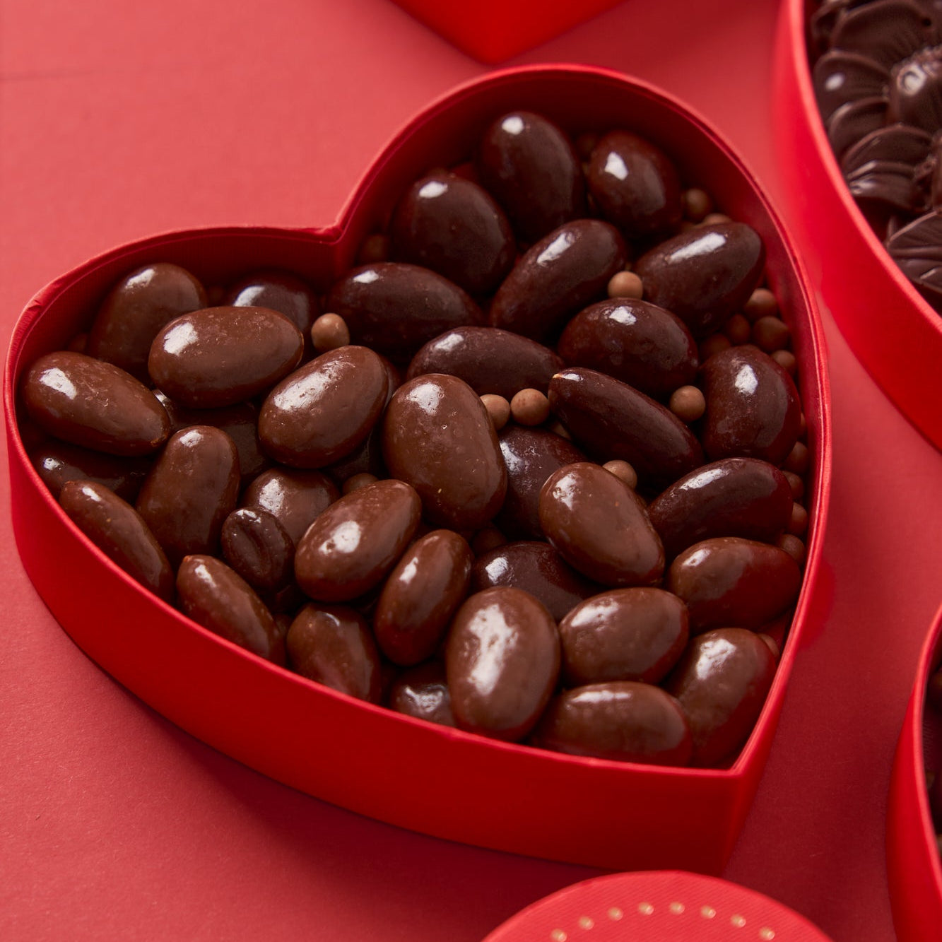 Coffret cœur d’amandes enrobées de chocolats Grand Cru Maison Louis Fouquet pour la Fête des Mères