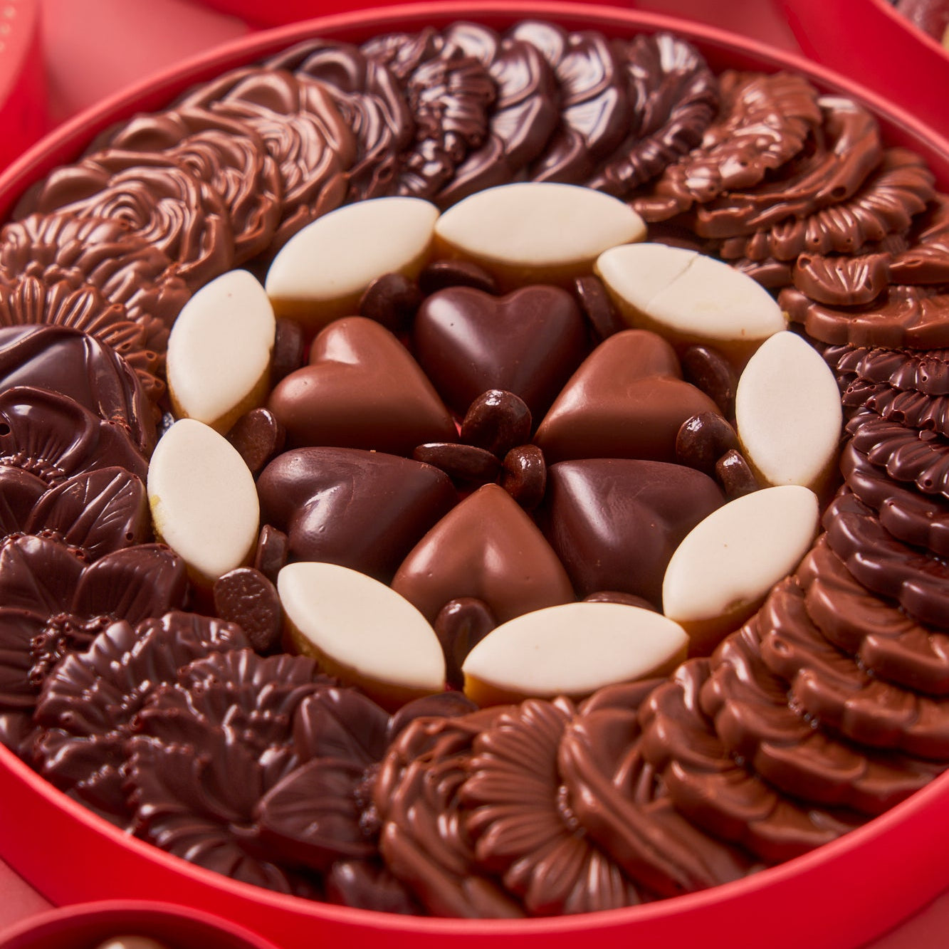 La Rosace Assortie de Maison Louis Fouquet avec assortiment de chocolats Grand Cru et cœurs pralinés